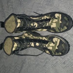Size 7 Army Print Combat boat